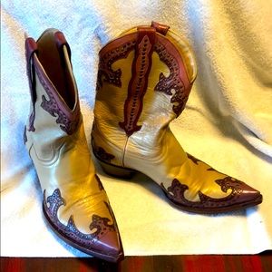 Old Gringo grommet gold cowboy boots